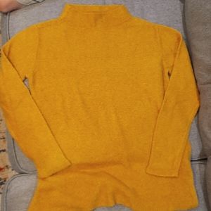 Like new Old Navy sweater ladies small